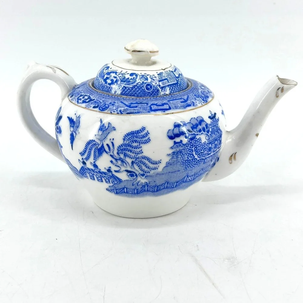 Royal Grafton Blue Willow Bone China Teapot Gold Trim England Pagoda Vintage